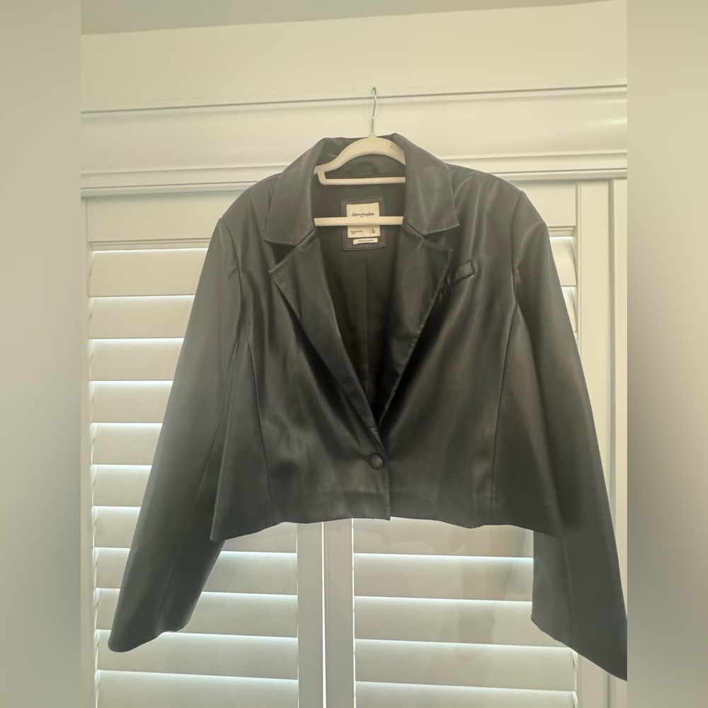 Abercrombie & Fitch Cropped Black Vegan Leather Jacket